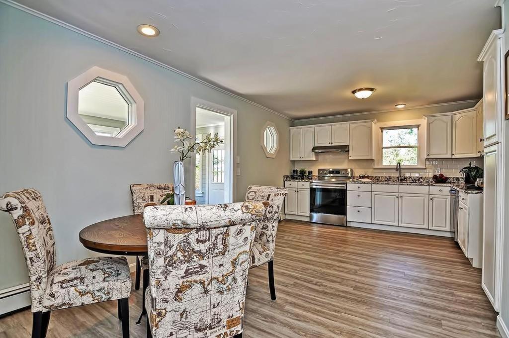 Charming Cottage Historic Falmouth Cape Cod Near Beach And Downtown 2Br 1Bath Deck Екстериор снимка